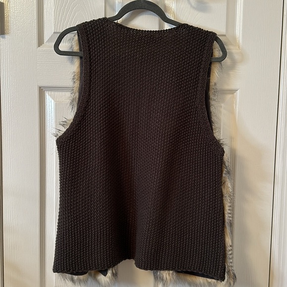 Gibson Latimer Sz M Faux Fur Sweater Vest 21-24”PTP/26” L - Picture 4 of 7